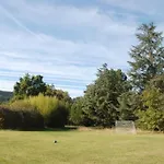 לינה וארוחת בוקר Domaine La Gazaille De Camille 3*