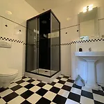 Domaine La Gazaille De Camille לינה וארוחת בוקר 3*