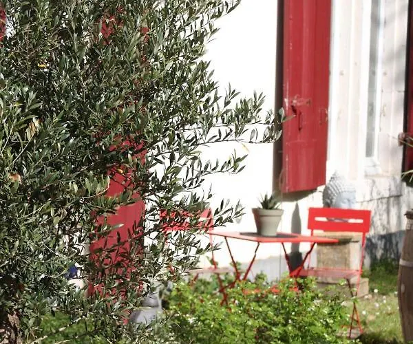 Oda ve Kahvaltı Domaine La Gazaille De Camille 3*